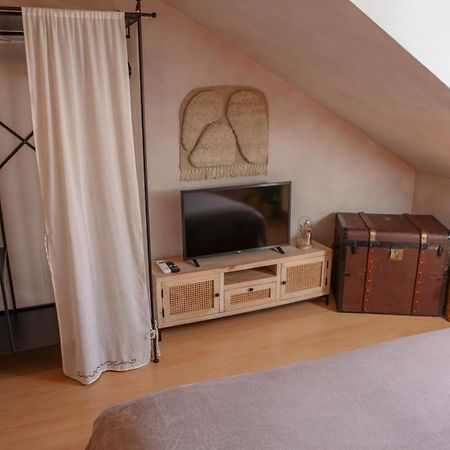 Cozy Apartment In The Heart Of The Historic City Bratislava Extérieur photo