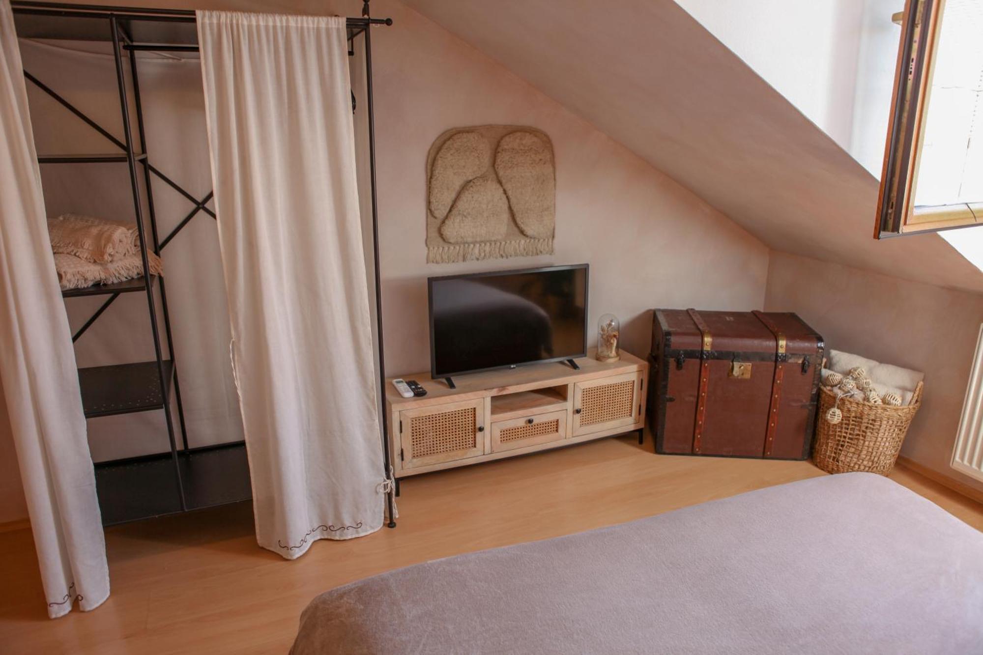 Cozy Apartment In The Heart Of The Historic City Bratislava Extérieur photo