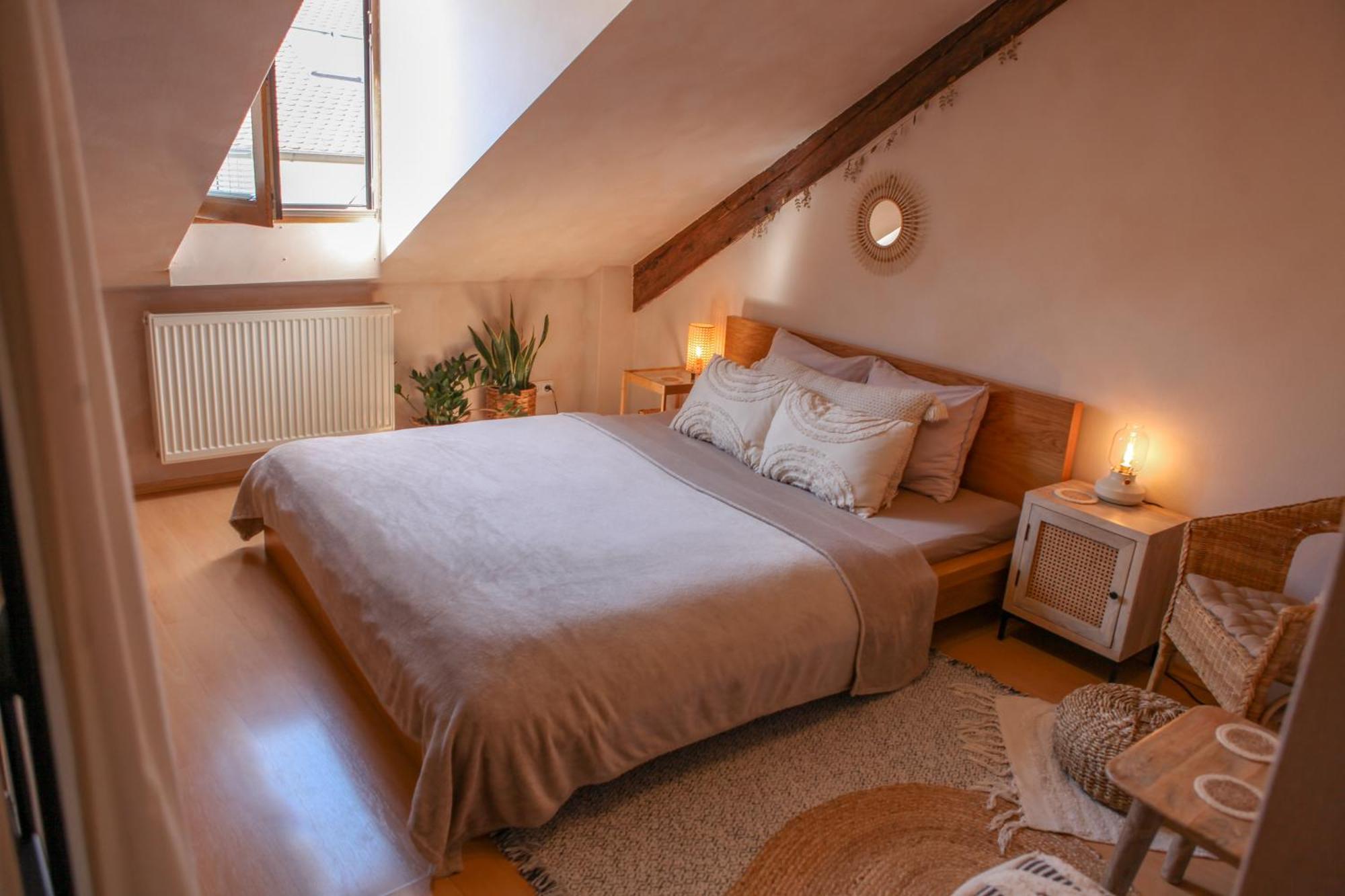 Cozy Apartment In The Heart Of The Historic City Bratislava Extérieur photo
