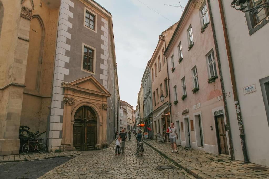Cozy Apartment In The Heart Of The Historic City Bratislava Extérieur photo